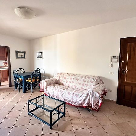 Murphy Holiday Homes - Residenza Aldo Moro 03 Ла-Маддалена Екстер'єр фото